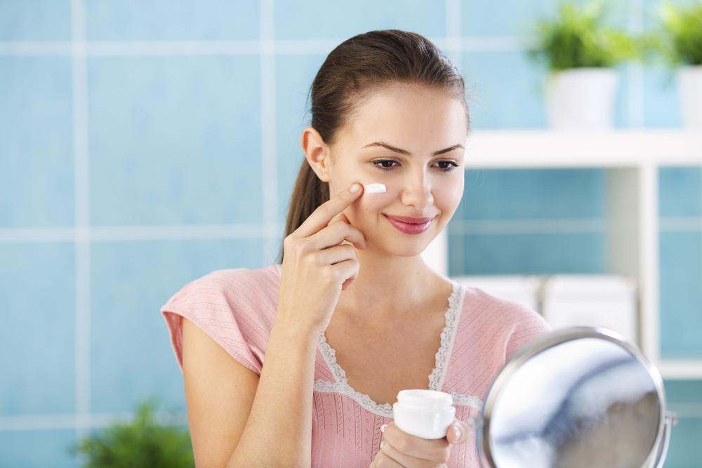 How to choose the right skincare product as per your skin type