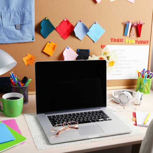 How to organize your office desks for maximum convenience