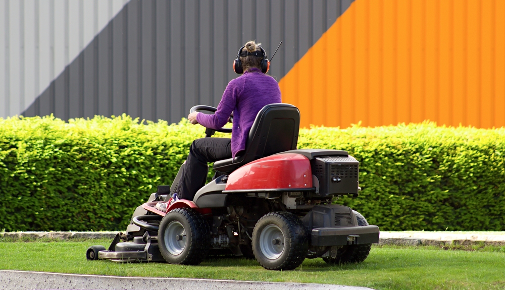 Know about the Different Types of Riding Lawn Mowers