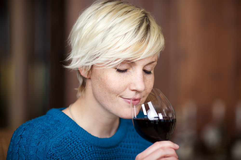 7 Interesting Benefits Of Using Red Wine For Your Skin